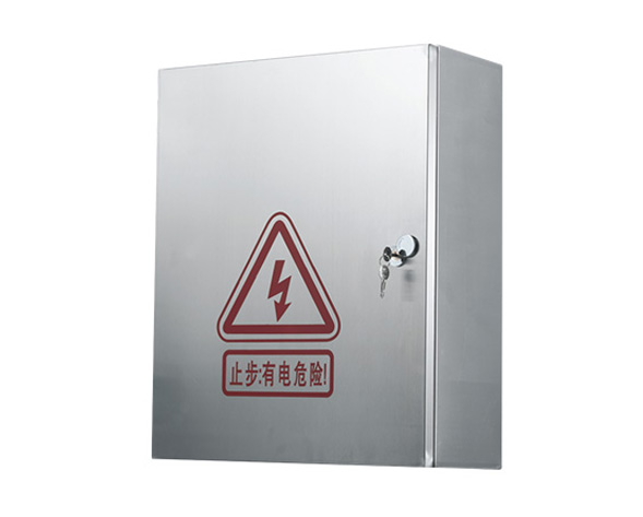 JXF系列掛墻式控制箱是一種根據(jù)元件型號(hào)、規(guī)格、數(shù)量設(shè)計(jì)組裝成各種控制功能的不銹鋼配電箱，由于箱體的尺寸大小可以任意選擇，使結(jié)構(gòu)緊密到相當(dāng)完善的組合。掛墻式安裝…